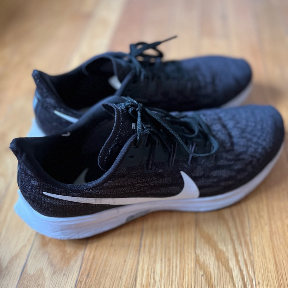 NIKE RUNNING SHOES